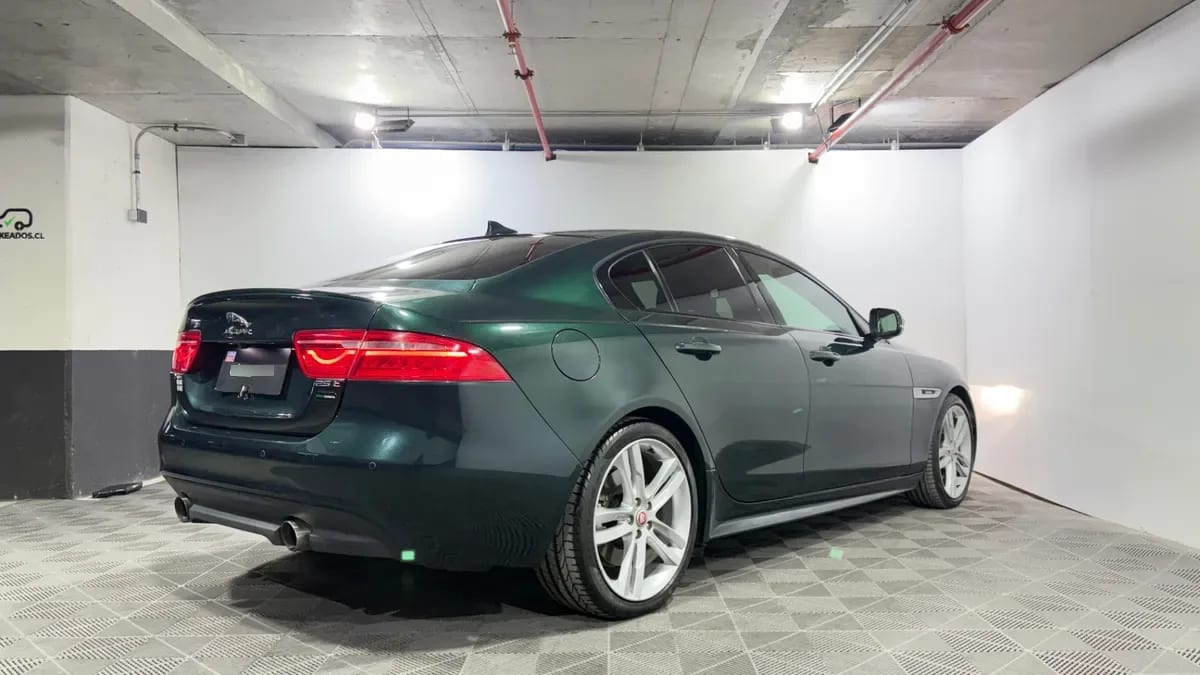 Jaguar Xe 2.0 R-Sport At año 2017