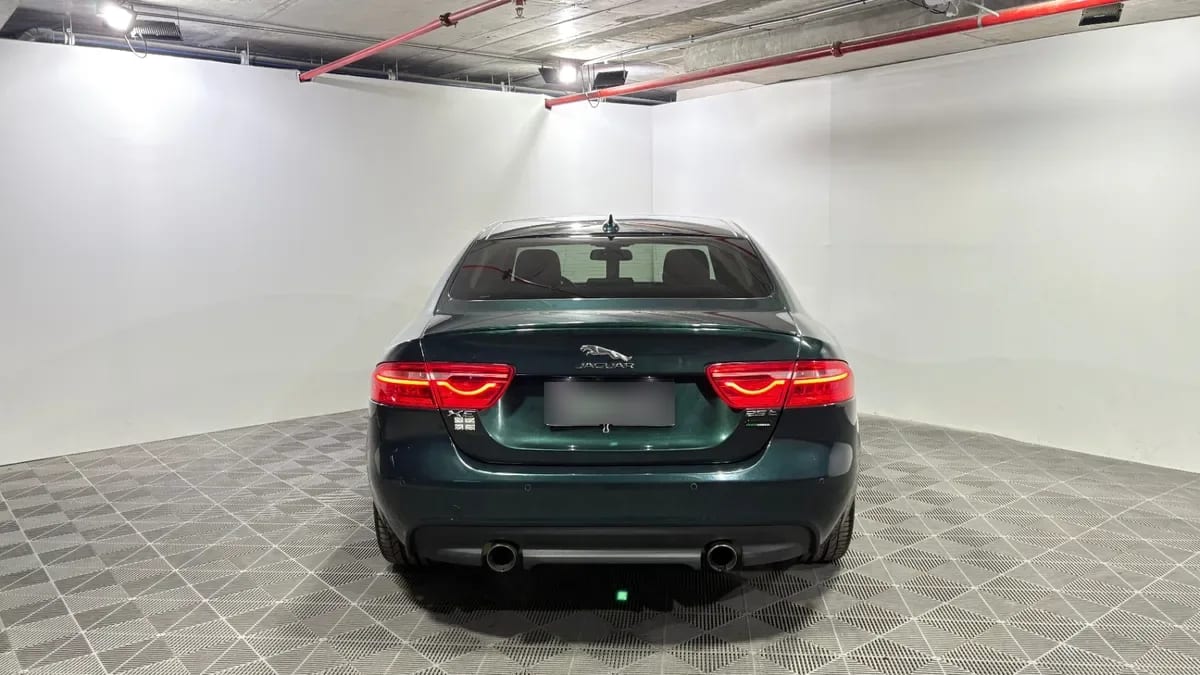 Jaguar Xe 2.0 R-Sport At año 2017