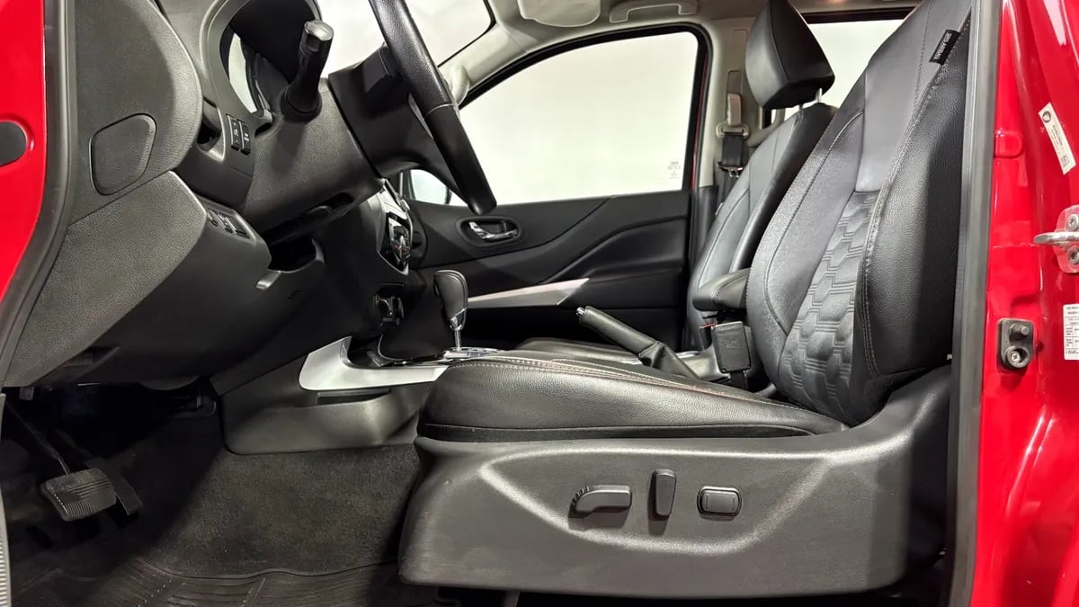Nissan Navara 2.3 Dc Platinum At 4x4 Diesel año 2023