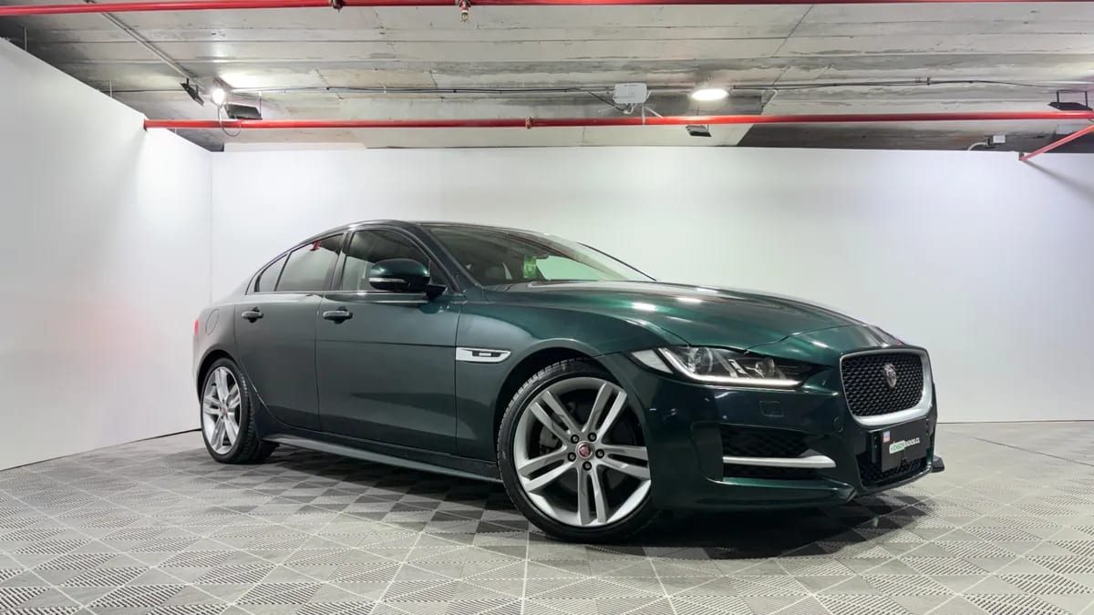 Jaguar Xe 2.0 R-Sport At año 2017