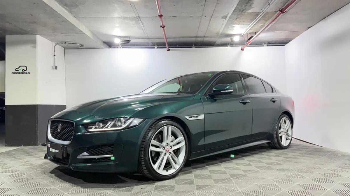 Jaguar Xe 2.0 R-Sport At año 2017