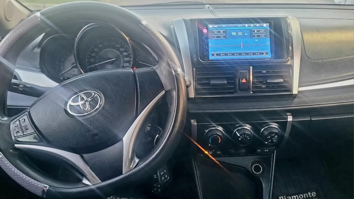 TOYOTA YARIS 1.5 Sedan Xli Mt año 2017