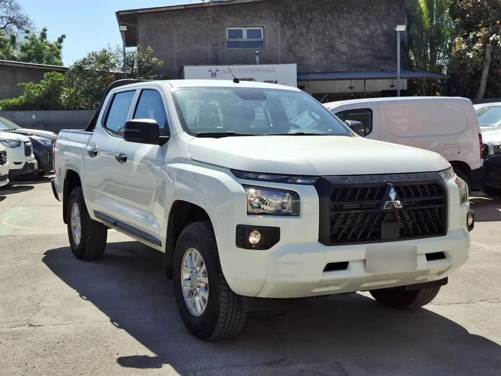 Mitsubishi L200 Katana Xrt 4x4 Mt año 2024