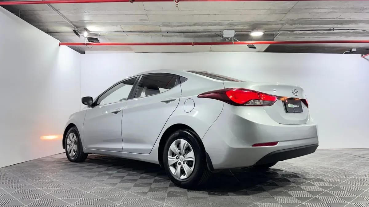 Hyundai Elantra 1.6 Md Gls Ac 2ab Mt año 2016