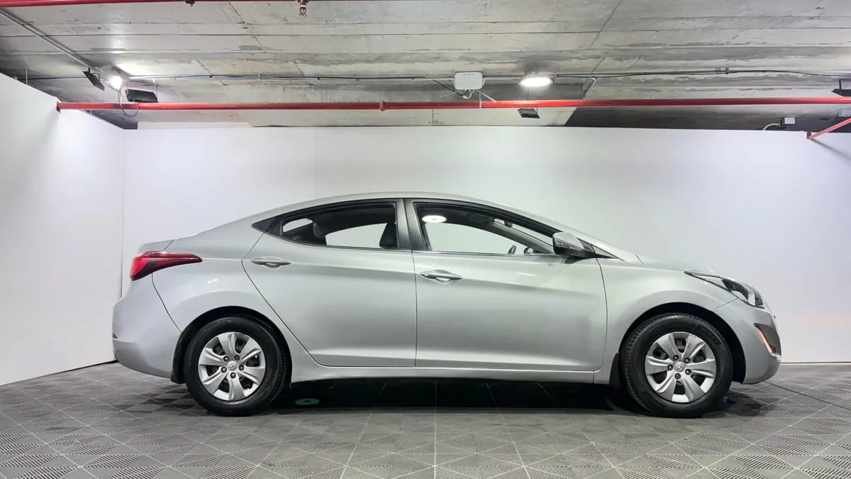 Hyundai Elantra 1.6 Md Gls Ac 2ab Mt año 2016