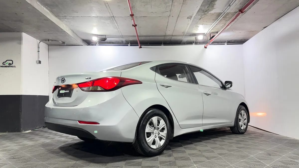 Hyundai Elantra 1.6 Md Gls Ac 2ab Mt año 2016
