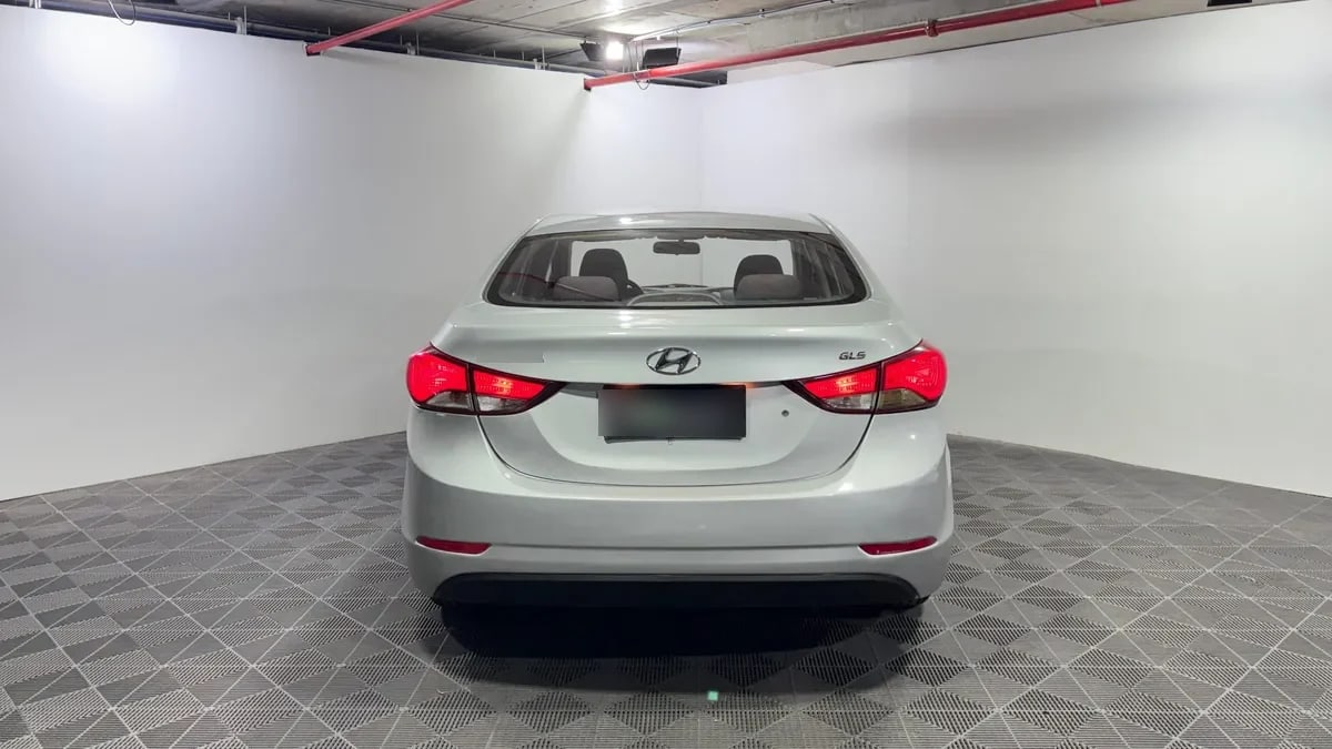 Hyundai Elantra 1.6 Md Gls Ac 2ab Mt año 2016