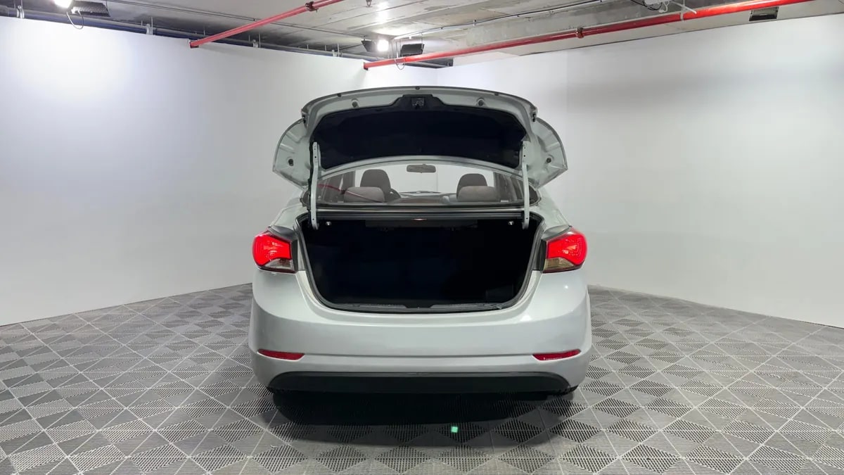 Hyundai Elantra 1.6 Md Gls Ac 2ab Mt año 2016