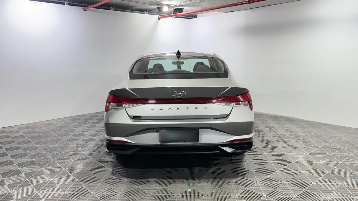 Hyundai Elantra 1.6 Cn7 Plus Mt año 2024