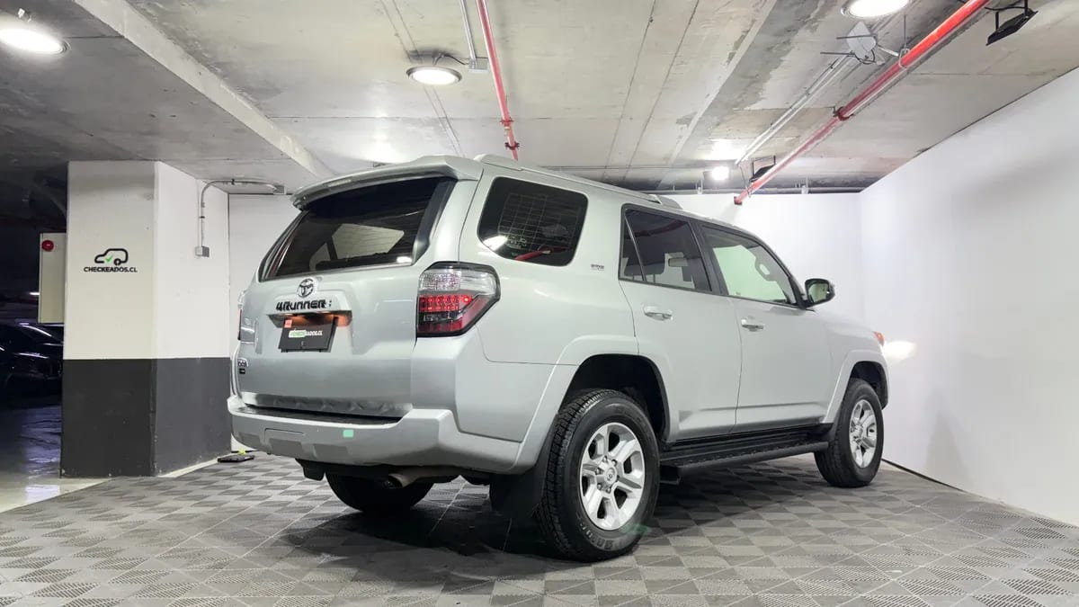 Toyota 4runner 4.0 Sr5 Connected At año 2024