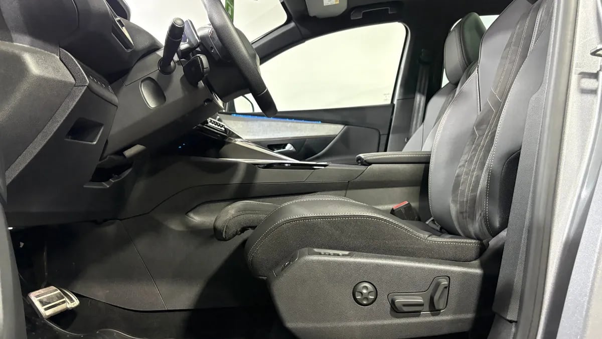 Peugeot 3008 1.6 Gt Black Pack Puretech Eat8 At año 2025