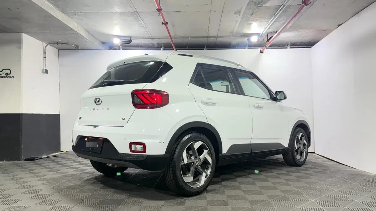 Hyundai Venue 1.6 Qx Value At año 2023