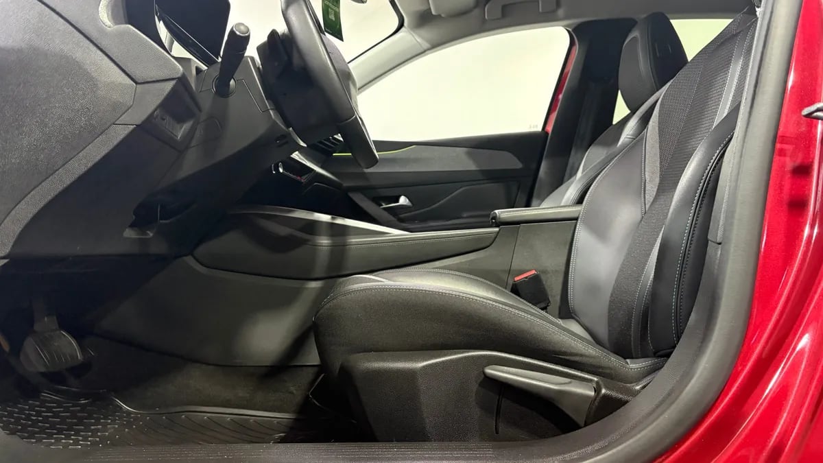 Peugeot 308 1.2 Allure Pack Puretech 130hp At año 2023