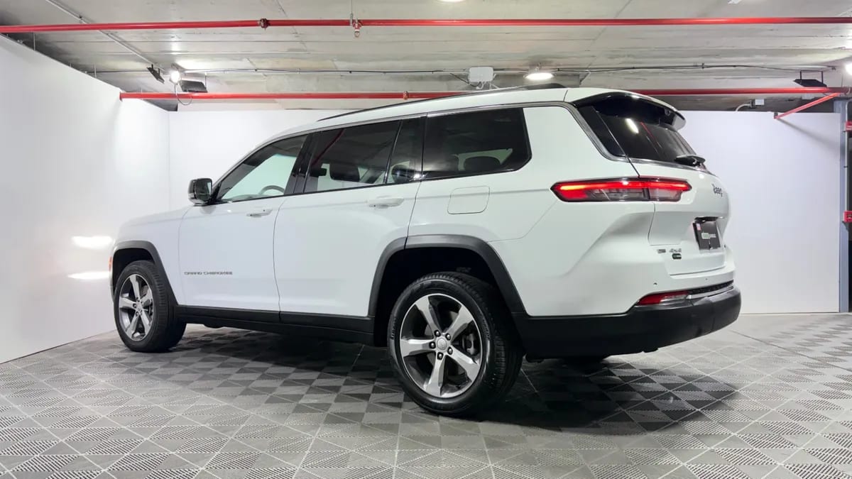 Jeep Grand Cherokee 3.6 Limited L At 4x4 año 2023