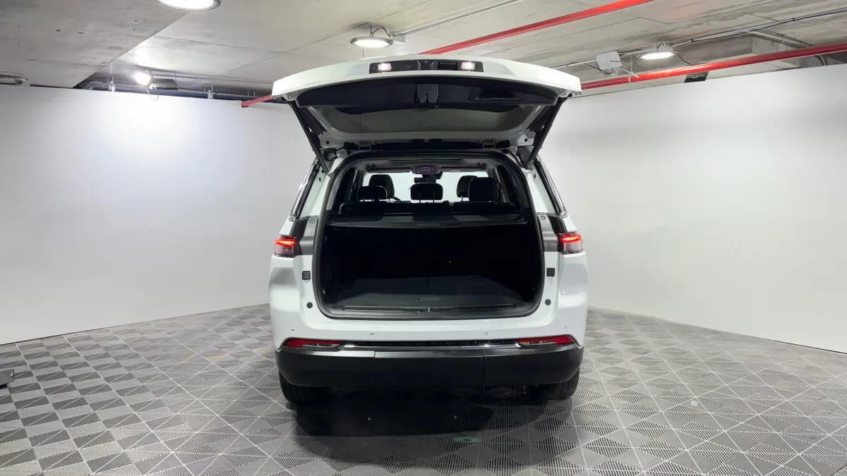 Jeep Grand Cherokee 3.6 Limited L At 4x4 año 2023