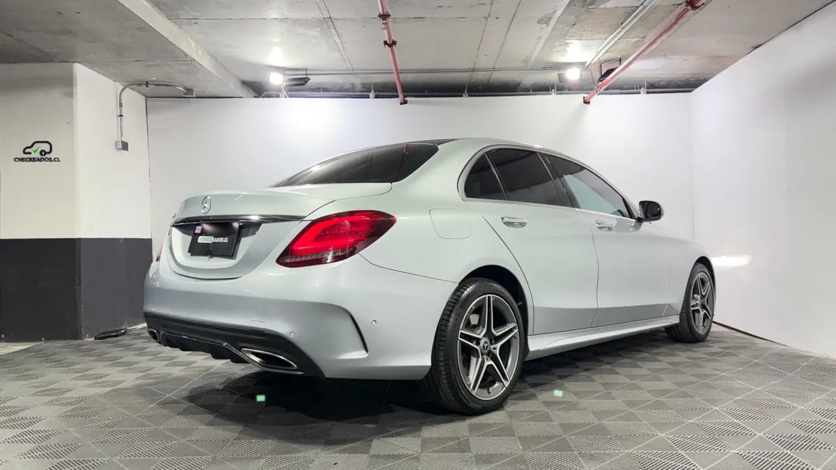 Mercedes-Benz C300 2.0 Fl At año 2019