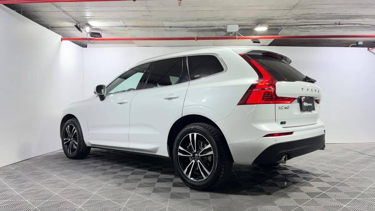 Volvo Xc60 2.0 D5 Momentum Plus At 4x4 Diesel año 2018