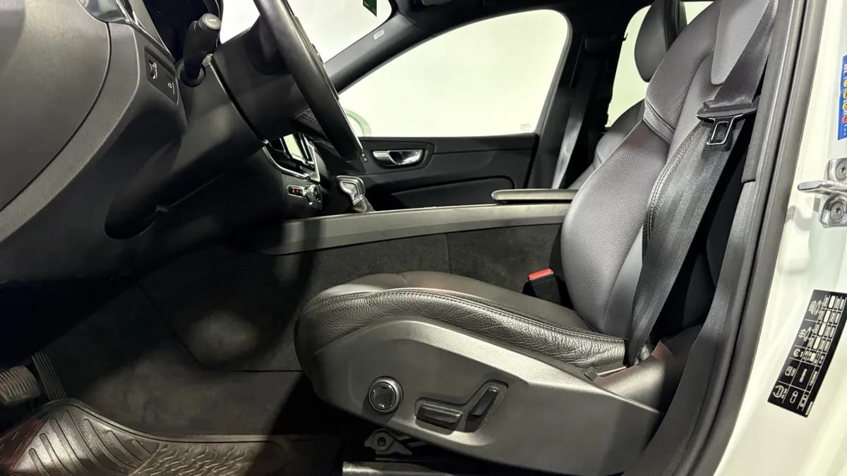 Volvo Xc60 2.0 D5 Momentum Plus At 4x4 Diesel año 2018