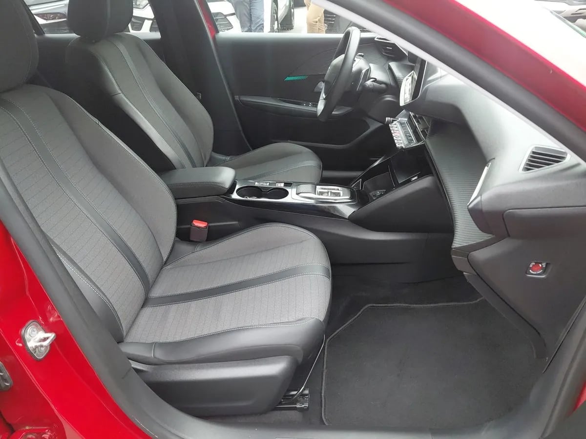 Peugeot 208 1.2 Puretech Allure Pack 130 4x2 Eat8 5p año 2024