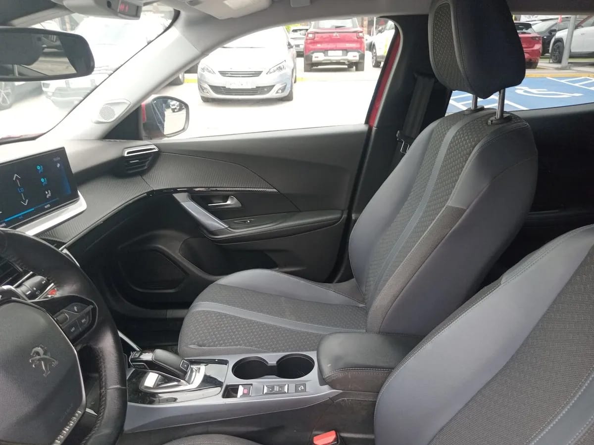 Peugeot 2008 1.2 Allure Bluehdi Diesel 4x2 130 At 5p año 2021