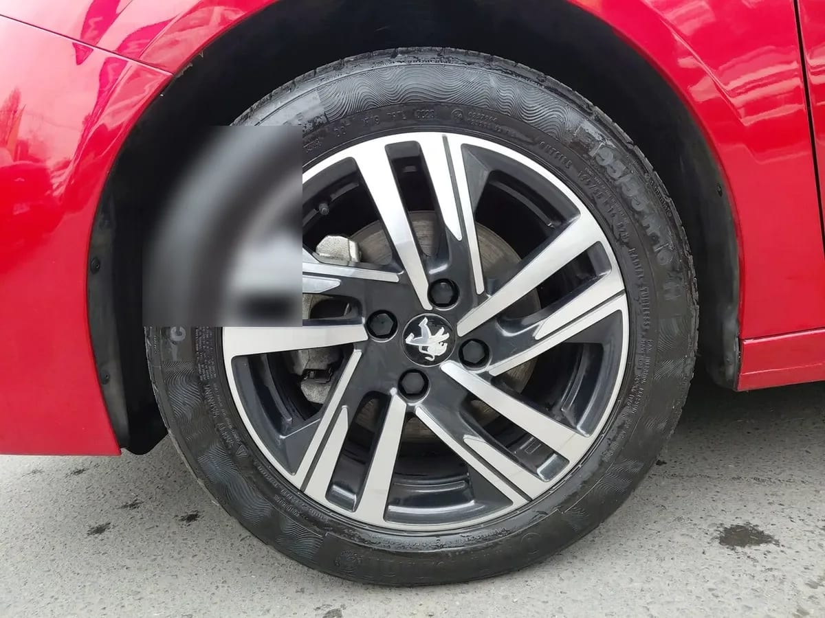Peugeot 208 1.2 Puretech Allure Pack 130 4x2 Eat8 5p año 2024