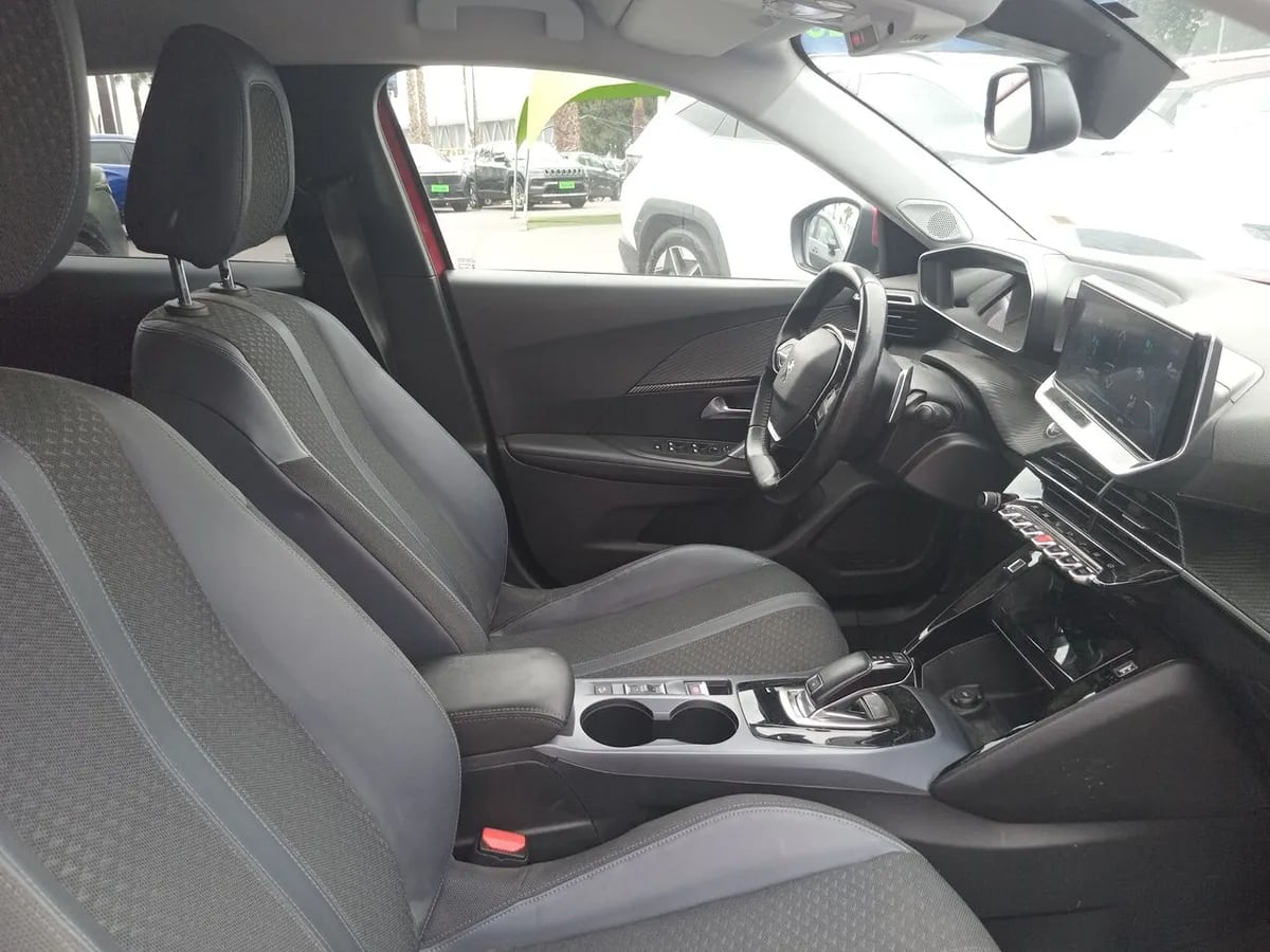 Peugeot 2008 1.2 Allure Bluehdi Diesel 4x2 130 At 5p año 2021