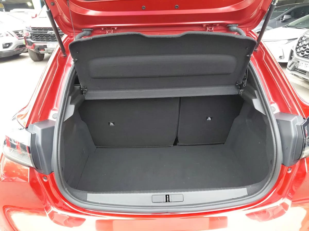 Peugeot 208 1.2 Puretech Allure Pack 130 4x2 Eat8 5p año 2024