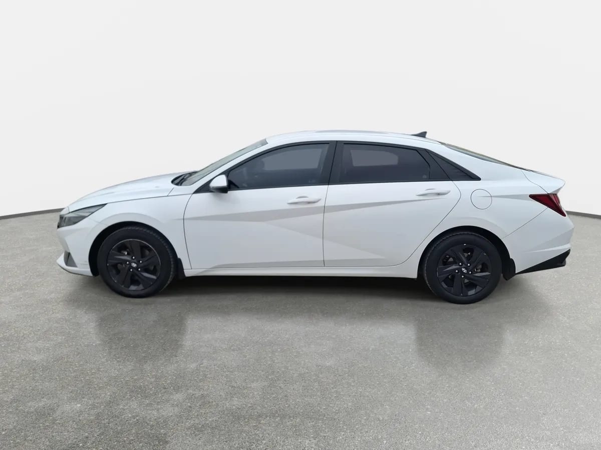 Hyundai Elantra 1.6 Cn7 Plus 4x2 Mt 4p año 2022