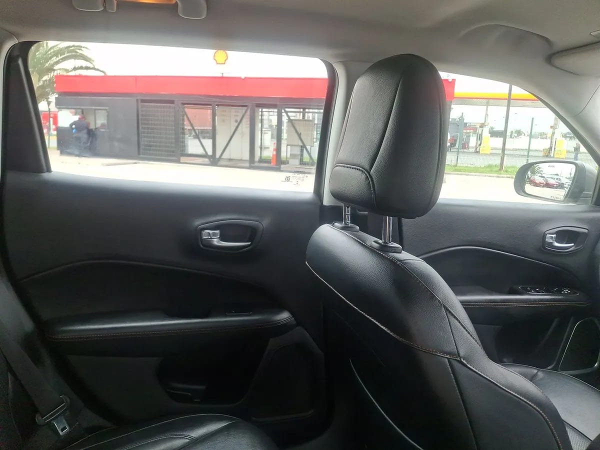 Jeep Compass 2.4 Longitude 4x2 Radio 7 At 5p año 2021
