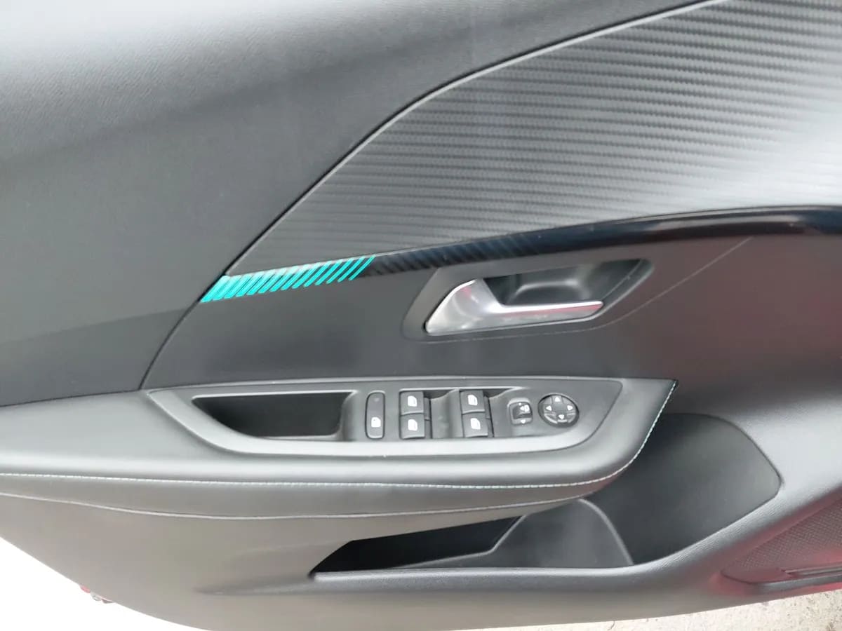Peugeot 208 1.2 Puretech Allure Pack 130 4x2 Eat8 5p año 2024