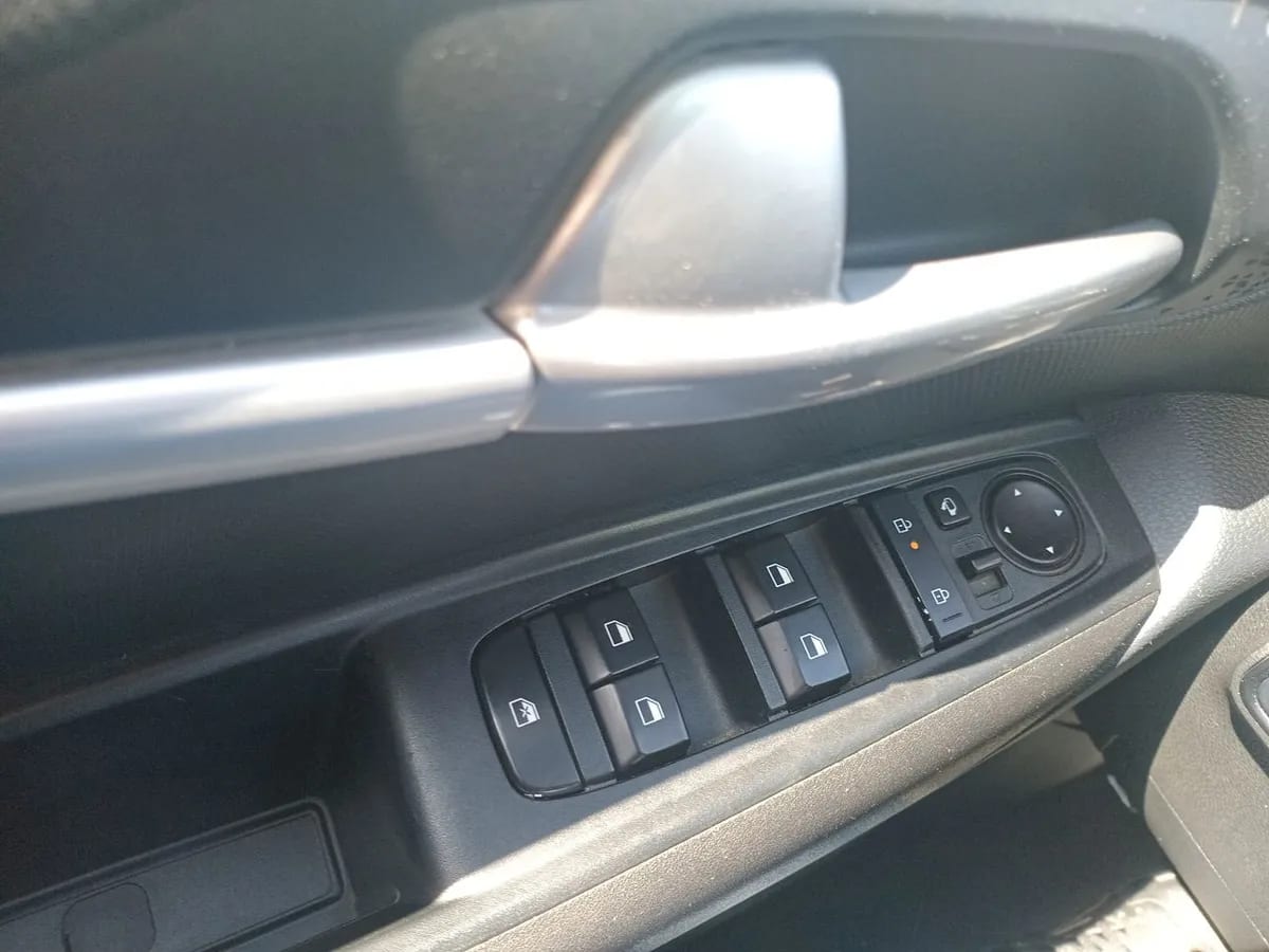 Kia Sonet 1.5 Ex 4x2 Ivt Ri At 5p año 2025