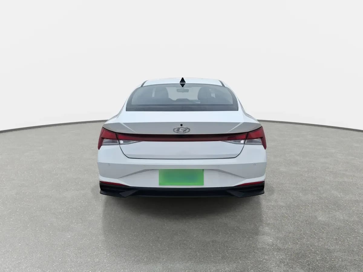 Hyundai Elantra 1.6 Cn7 Plus 4x2 Mt 4p año 2022