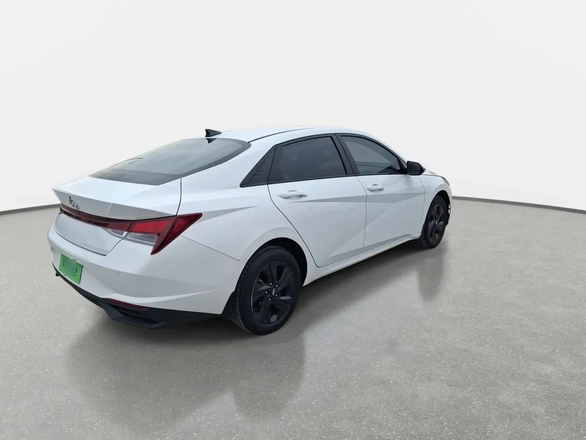 Hyundai Elantra 1.6 Cn7 Plus 4x2 Mt 4p año 2022
