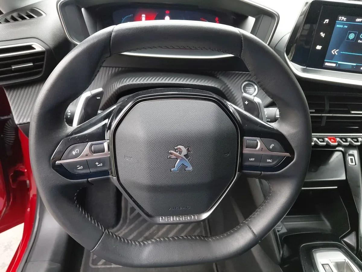 Peugeot 208 1.2 Puretech Allure Pack 130 4x2 Eat8 5p año 2024