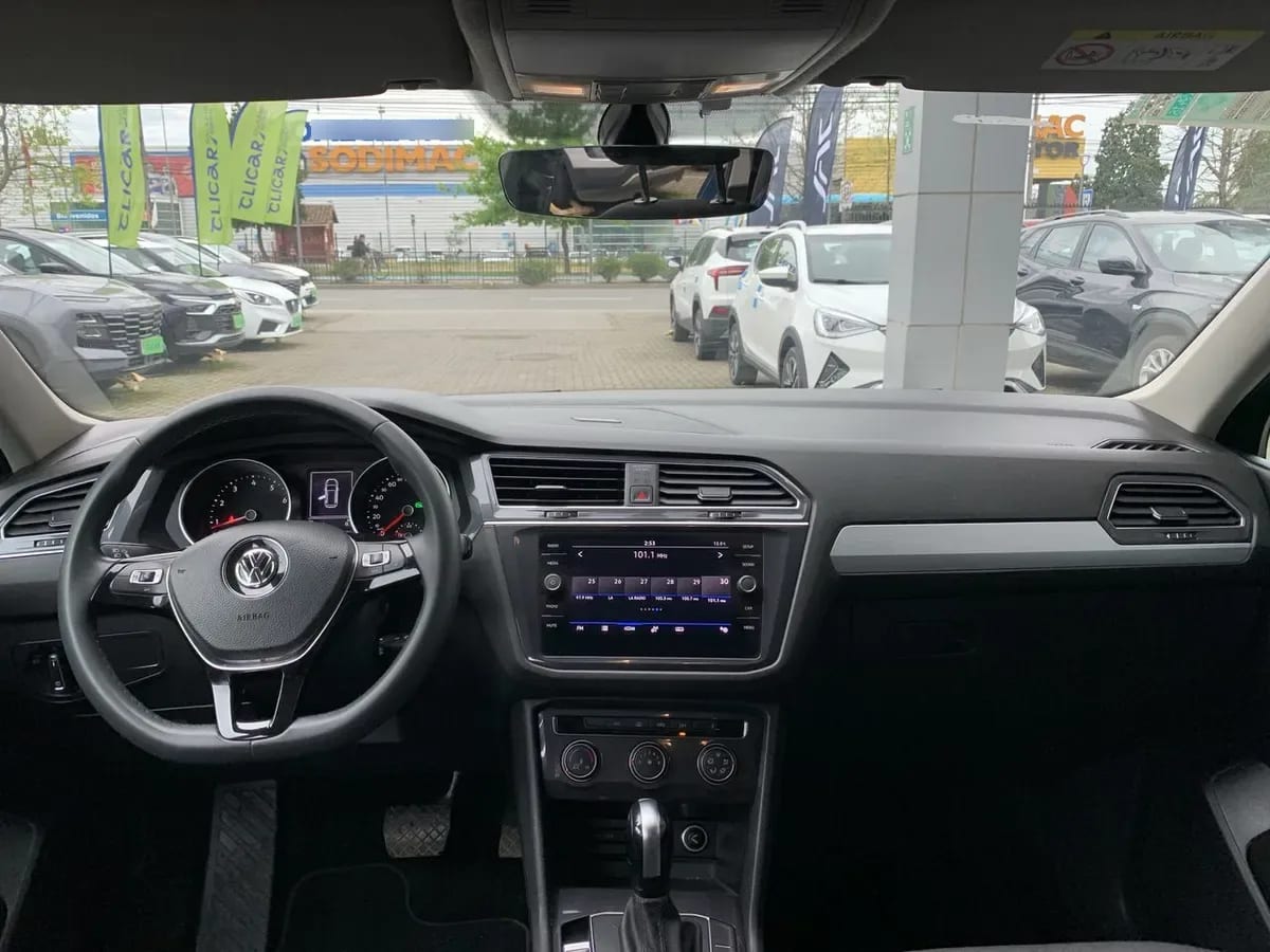 Volkswagen Tiguan 1.4 Tsi Comfortline 4x2 At 5p año 2021