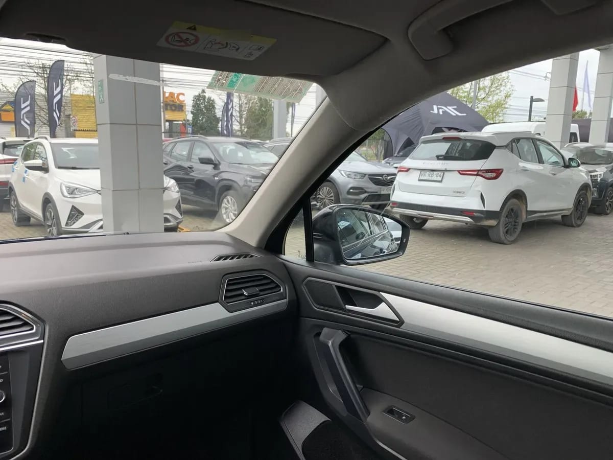 Volkswagen Tiguan 1.4 Tsi Comfortline 4x2 At 5p año 2021