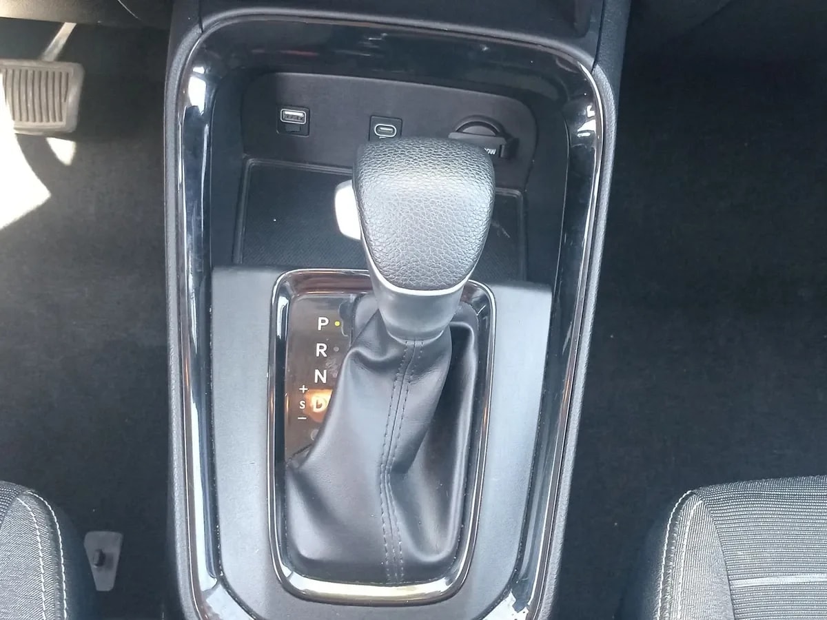 Kia Sonet 1.5 Ex 4x2 Ivt Ri At 5p año 2025