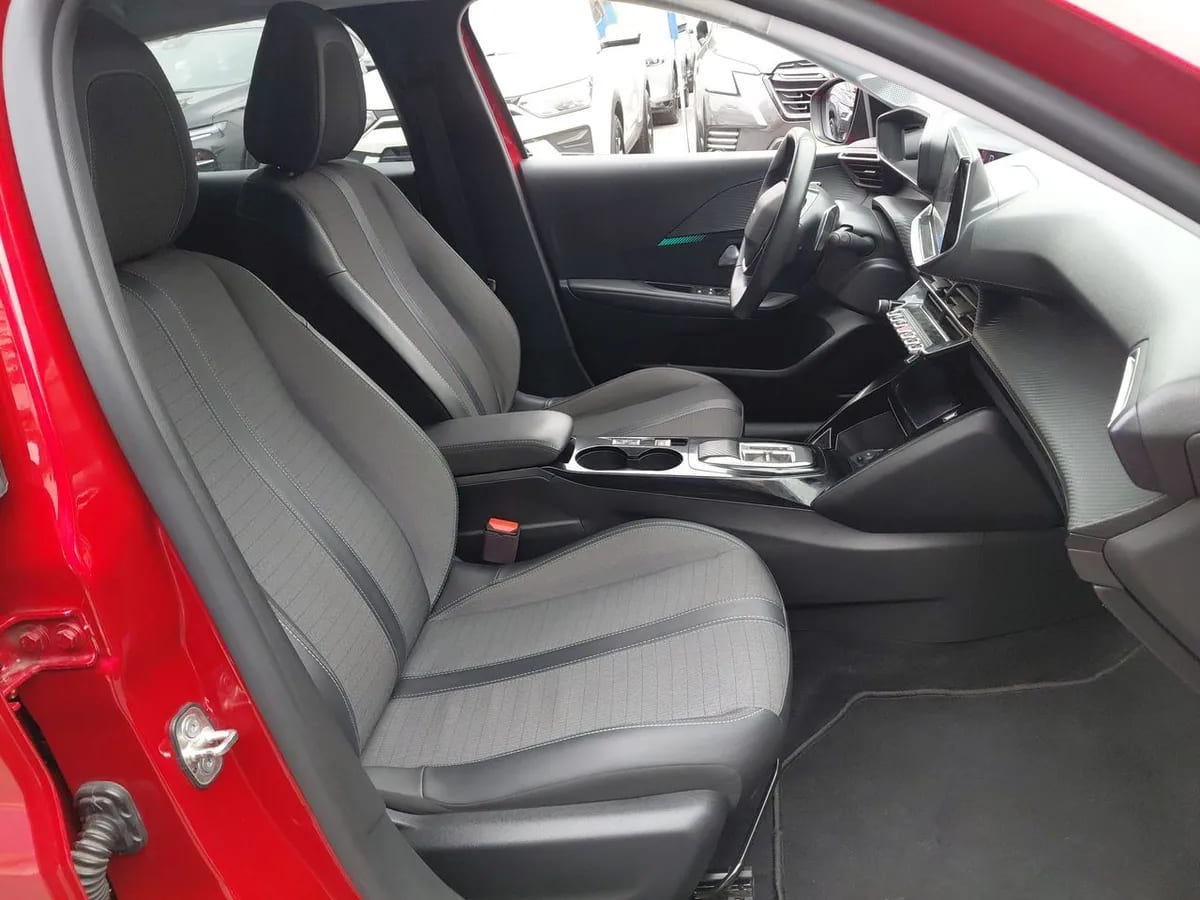 Peugeot 208 1.2 Puretech Allure Pack 130 4x2 Eat8 5p año 2024