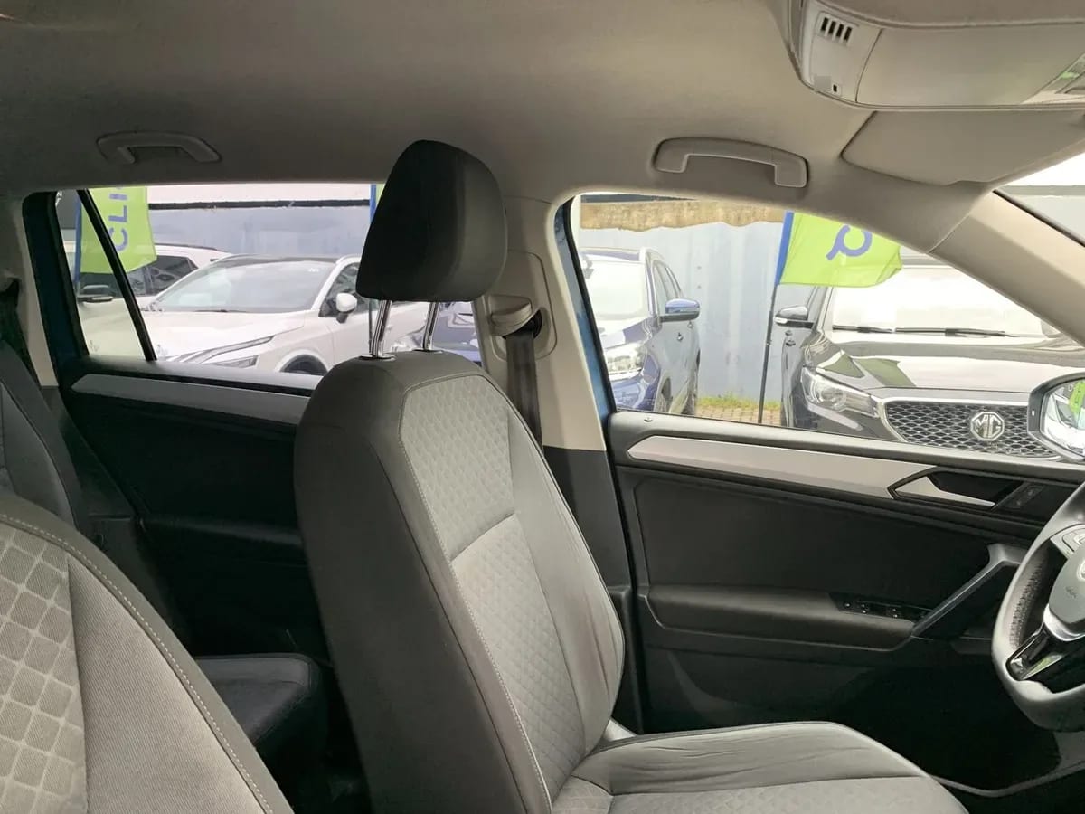 Volkswagen Tiguan 1.4 Tsi Comfortline 4x2 At 5p año 2021