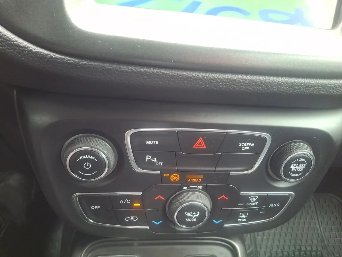 Jeep Compass 2.4 Longitude 4x2 Radio 7 At 5p año 2021