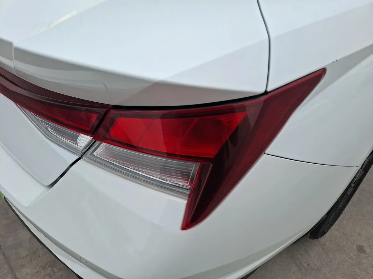 Hyundai Elantra 1.6 Cn7 Plus 4x2 Mt 4p año 2022