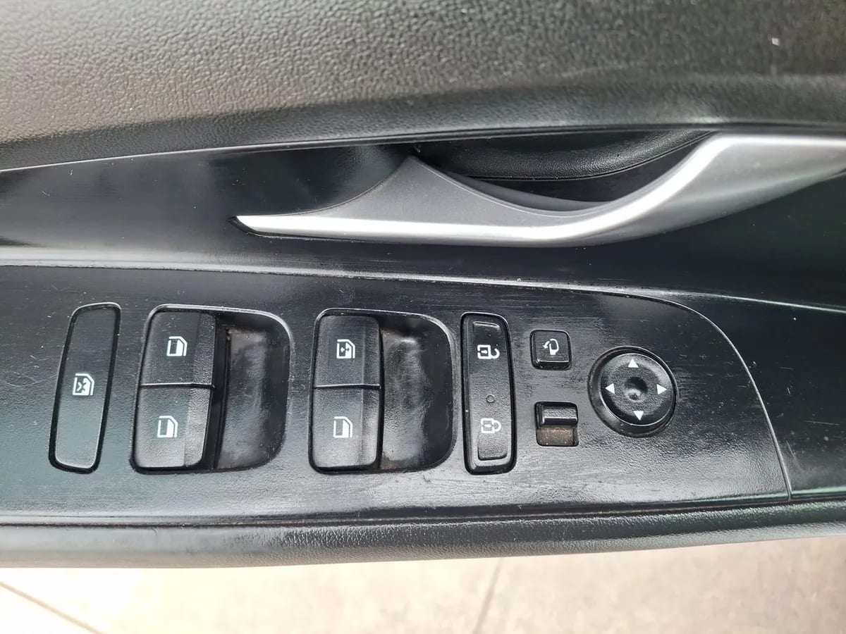 Hyundai Elantra 1.6 Cn7 Plus 4x2 Mt 4p año 2022