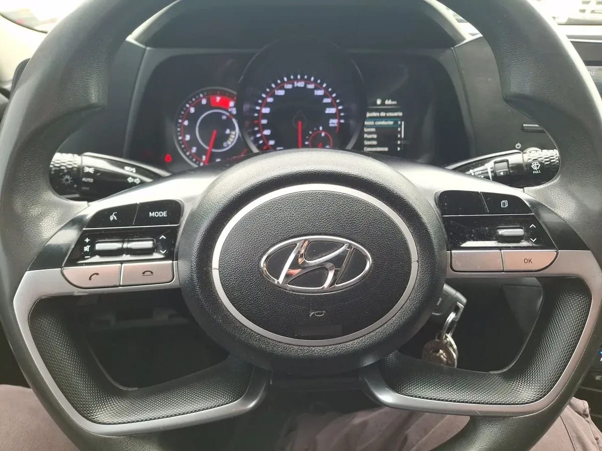 Hyundai Elantra 1.6 Cn7 Plus 4x2 Mt 4p año 2022