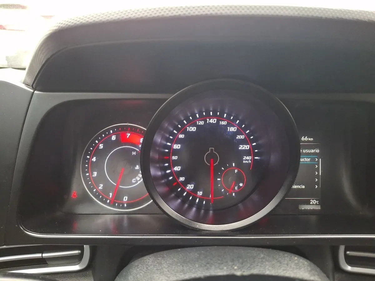 Hyundai Elantra 1.6 Cn7 Plus 4x2 Mt 4p año 2022
