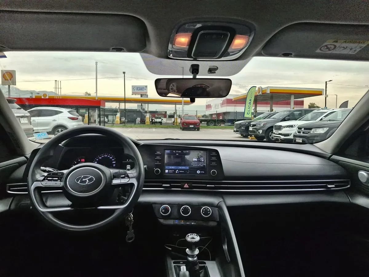 Hyundai Elantra 1.6 Cn7 Plus 4x2 Mt 4p año 2022