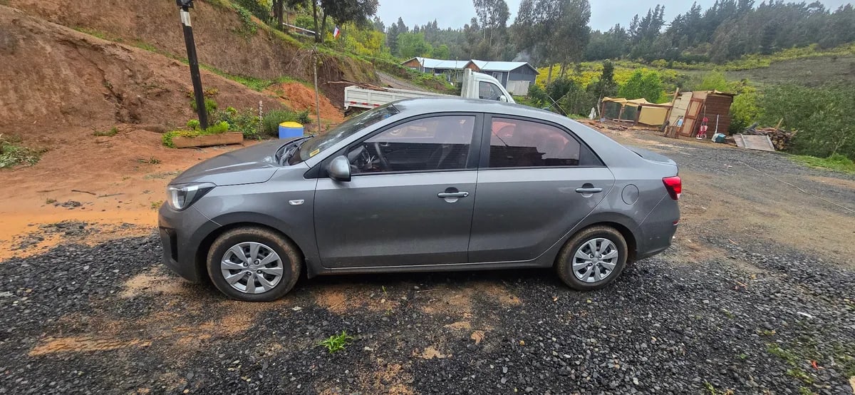 KIA MOTORS SOLUTO Soluto Lx 1.4l 5mt Ac año 2022