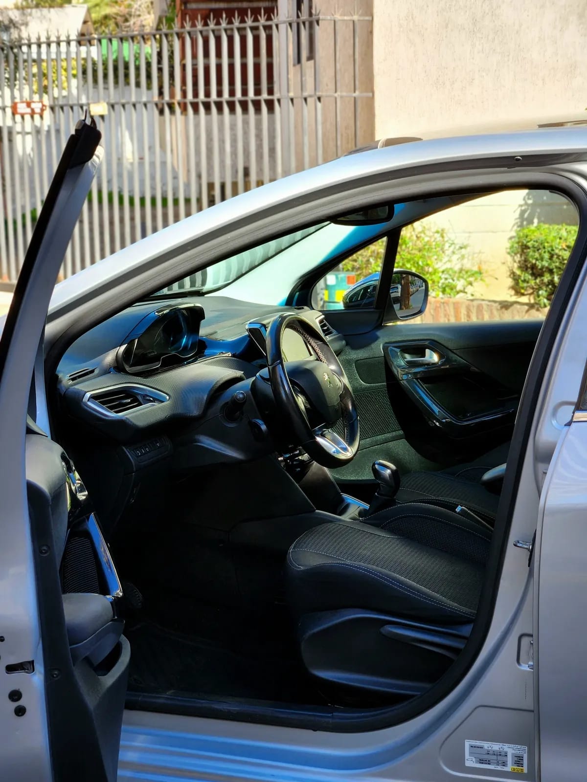 PEUGEOT 208 1.6 Allure Bluehdi 100hp Mt Diesel año 2017