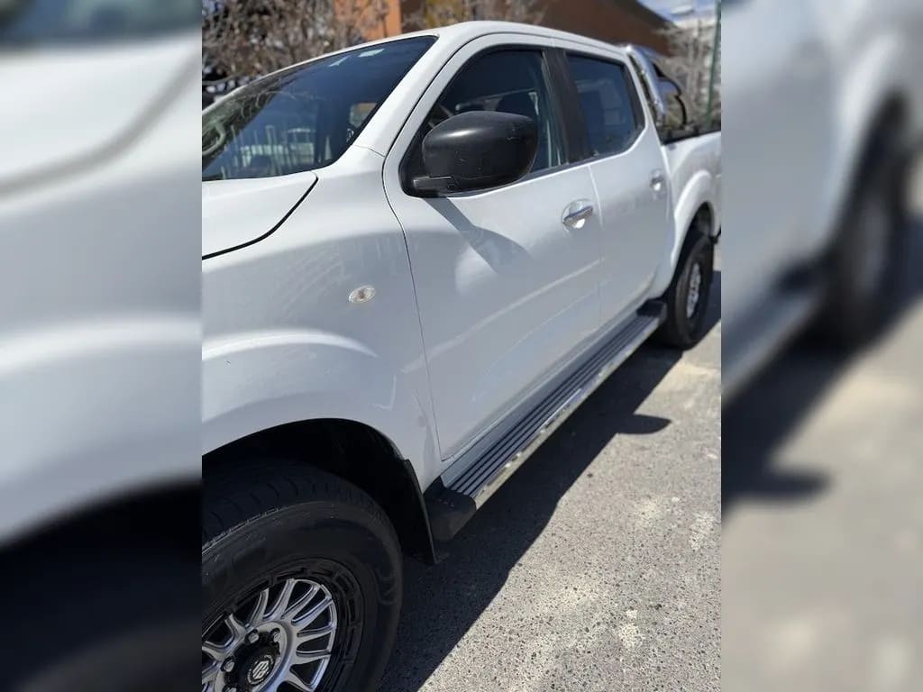 Nissan Navara 2.3d Se Diesel 4x2 Dob.cab. Mt 4p año 2021