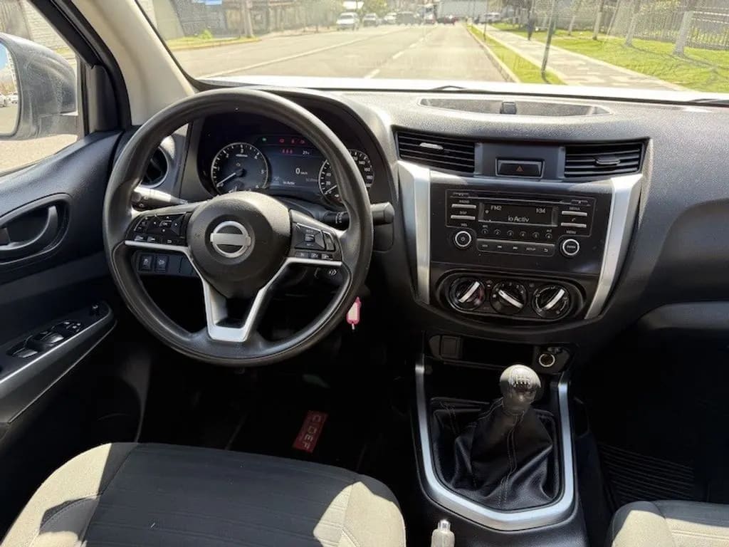 Nissan Navara 2.3d Se Diesel 4x2 Dob.cab. Mt 4p año 2021