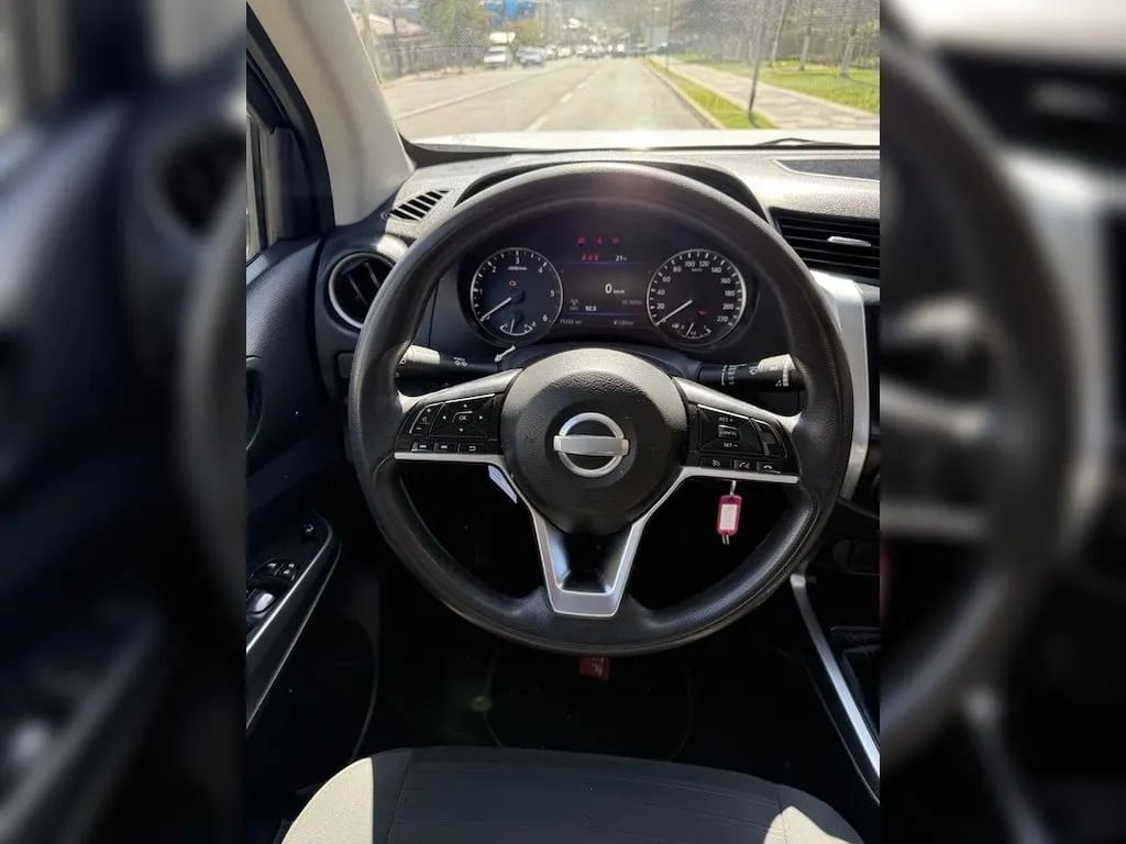 Nissan Navara 2.3d Se Diesel 4x2 Dob.cab. Mt 4p año 2021